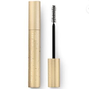 Stila Huge Extreme Lash Mascara lightweight ink like black volumizing buildable